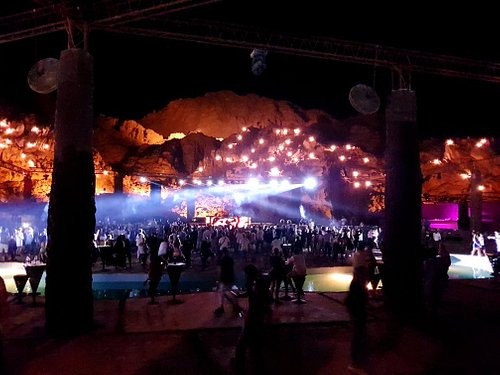 Sharm El Sheikh’s Thriving Nightlife: Bars, Clubs, and Entertainment